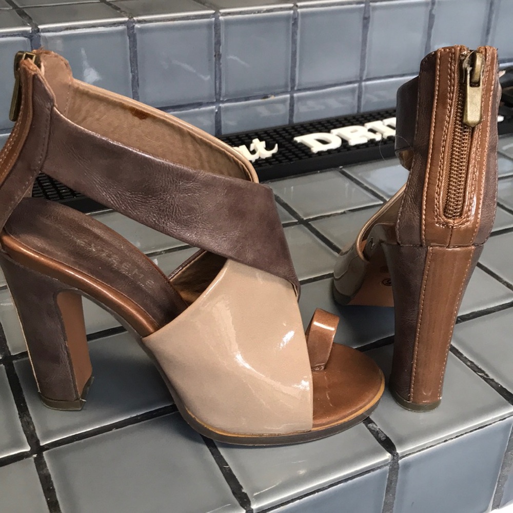 Heel sandal by Extreme